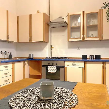 Square - 20 Minutes To Old Town & Seaside