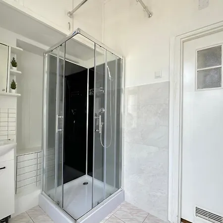 Δωμάτια σε οικογενειακή κατοικία Square - 20 Minutes To Old Town & Seaside