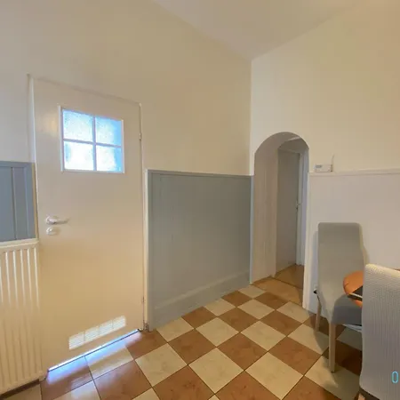 Δωμάτια σε οικογενειακή κατοικία Square - 20 Minutes To Old Town & Seaside