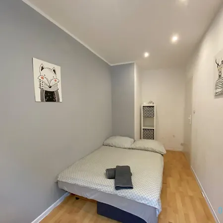 Square - 20 Minutes To Old Town & Seaside Δωμάτια σε οικογενειακή κατοικία *