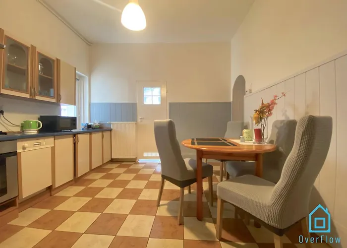 Square - 20 Minutes To Old Town & Seaside Homestay szállás *