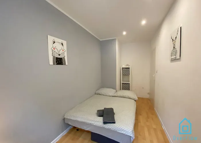 Square - 20 Minutes To Old Town & Seaside Homestay szállás *